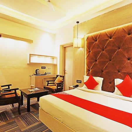 Fabhotel Ronald Inn Faridabad Bagian luar foto