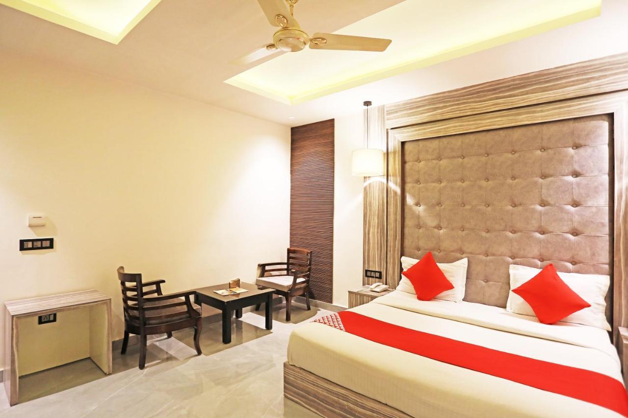 Fabhotel Ronald Inn Faridabad Bagian luar foto