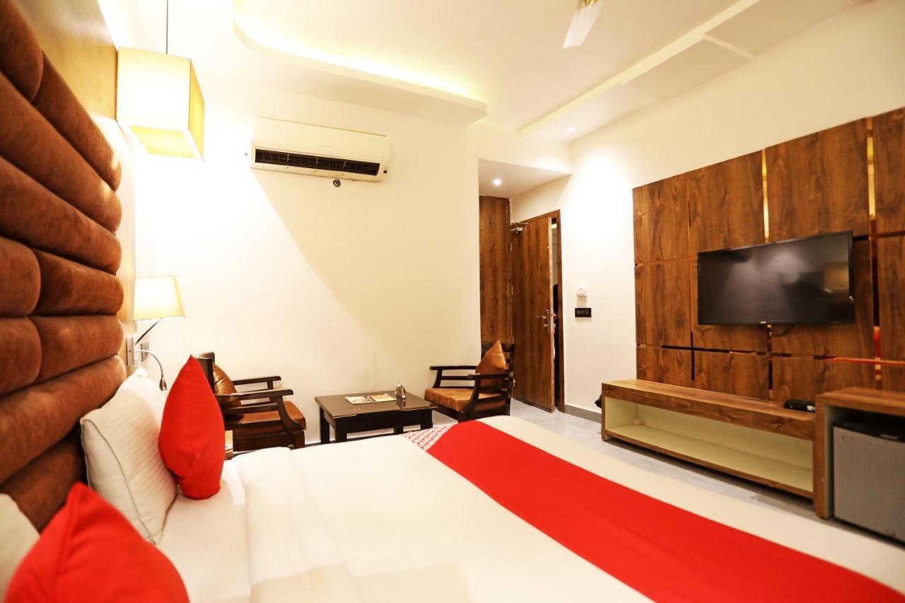 Fabhotel Ronald Inn Faridabad Bagian luar foto