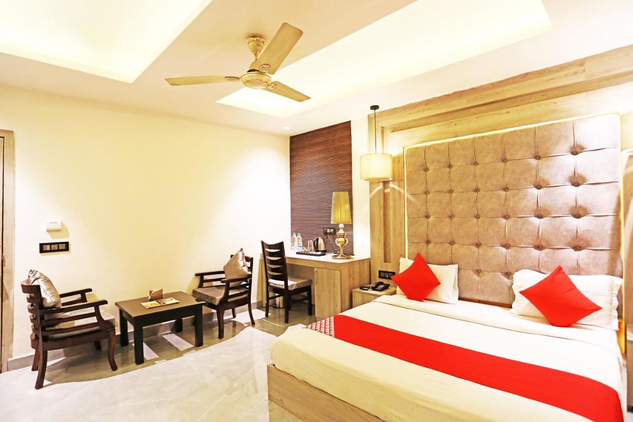 Fabhotel Ronald Inn Faridabad Bagian luar foto