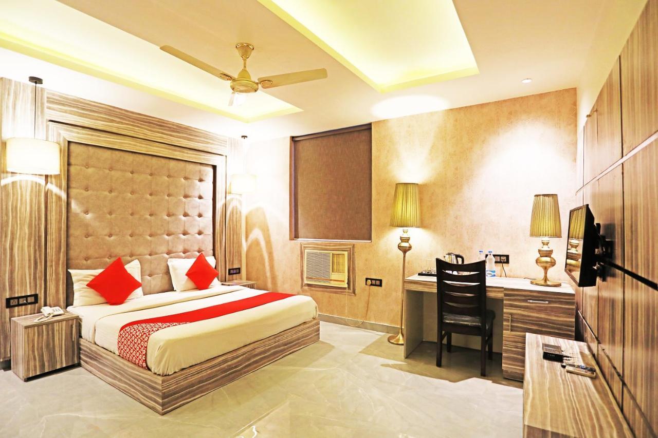 Fabhotel Ronald Inn Faridabad Bagian luar foto