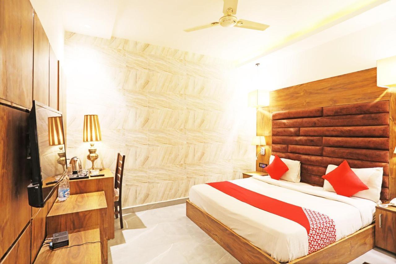Fabhotel Ronald Inn Faridabad Bagian luar foto