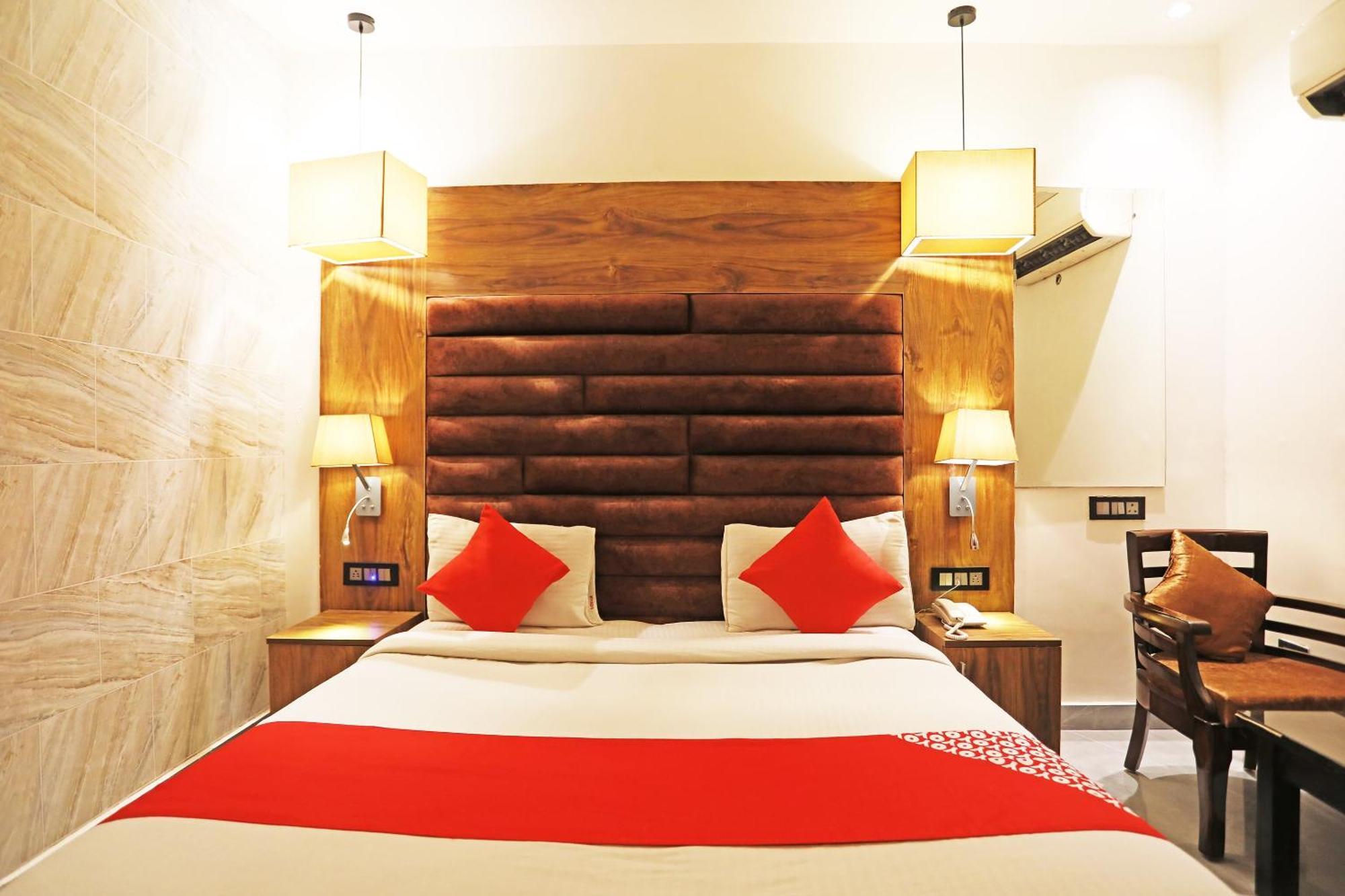 Fabhotel Ronald Inn Faridabad Bagian luar foto