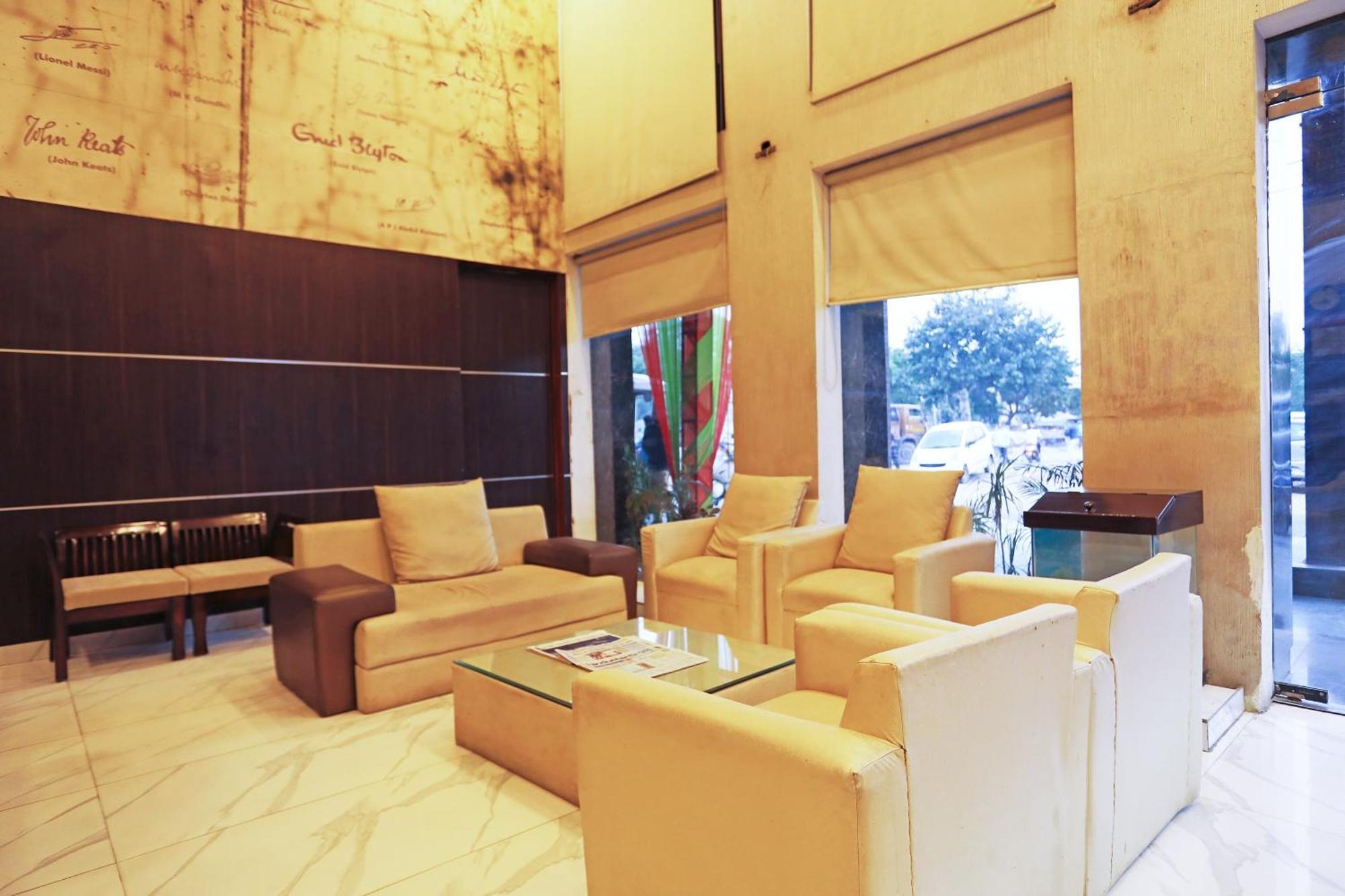 Fabhotel Ronald Inn Faridabad Bagian luar foto