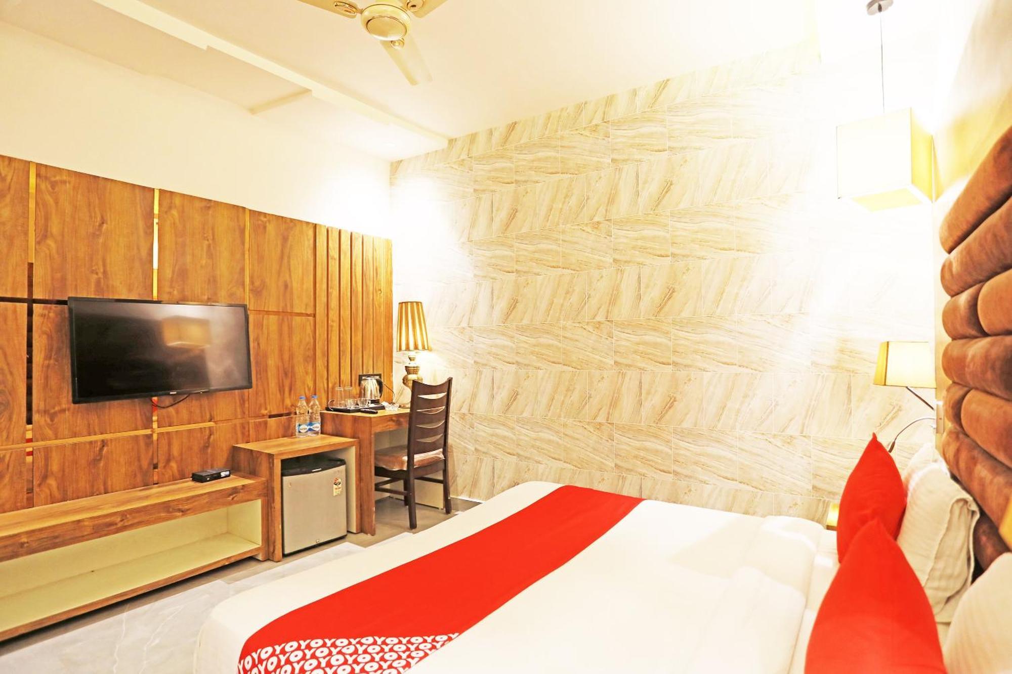 Fabhotel Ronald Inn Faridabad Bagian luar foto