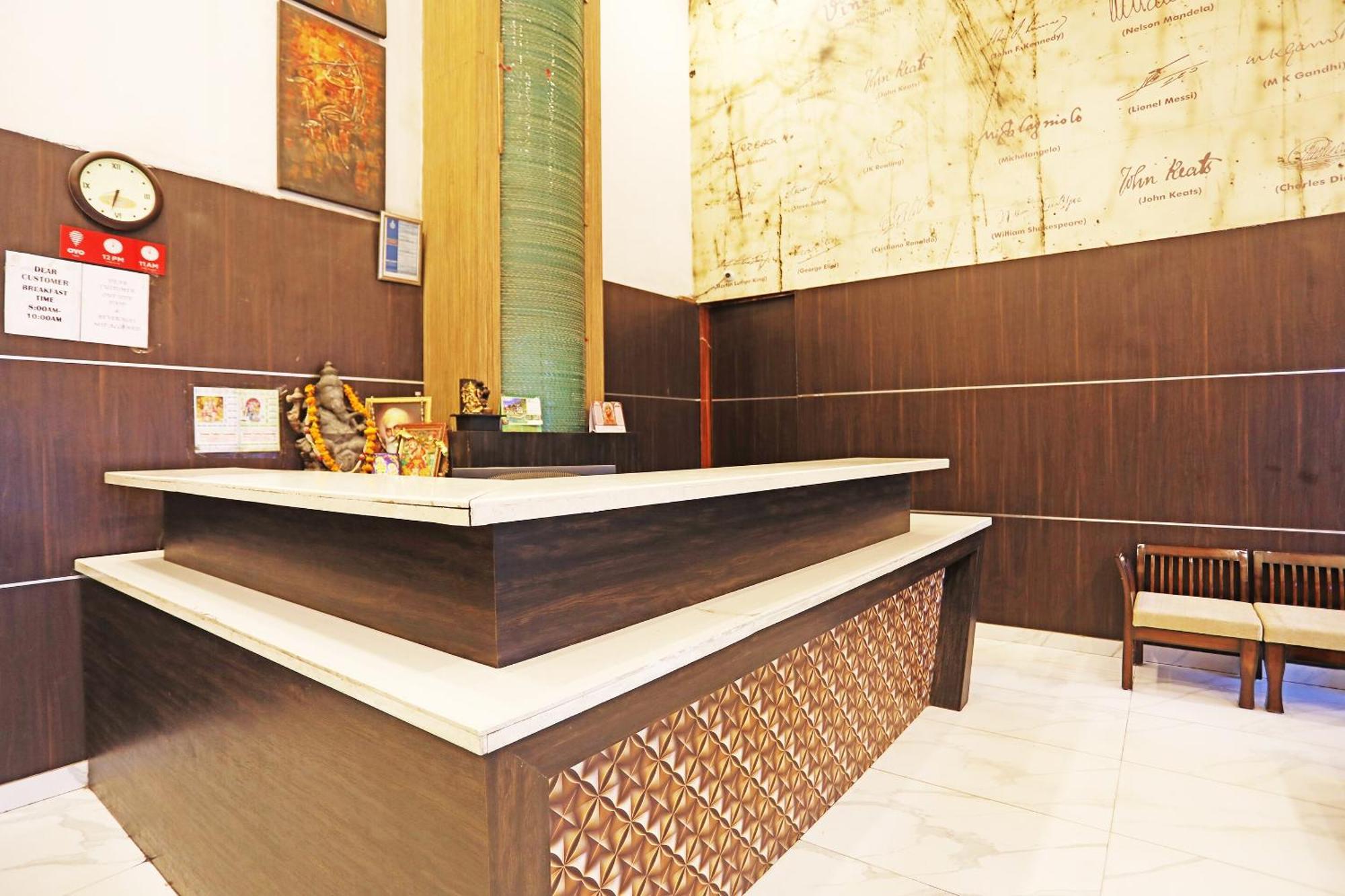 Fabhotel Ronald Inn Faridabad Bagian luar foto