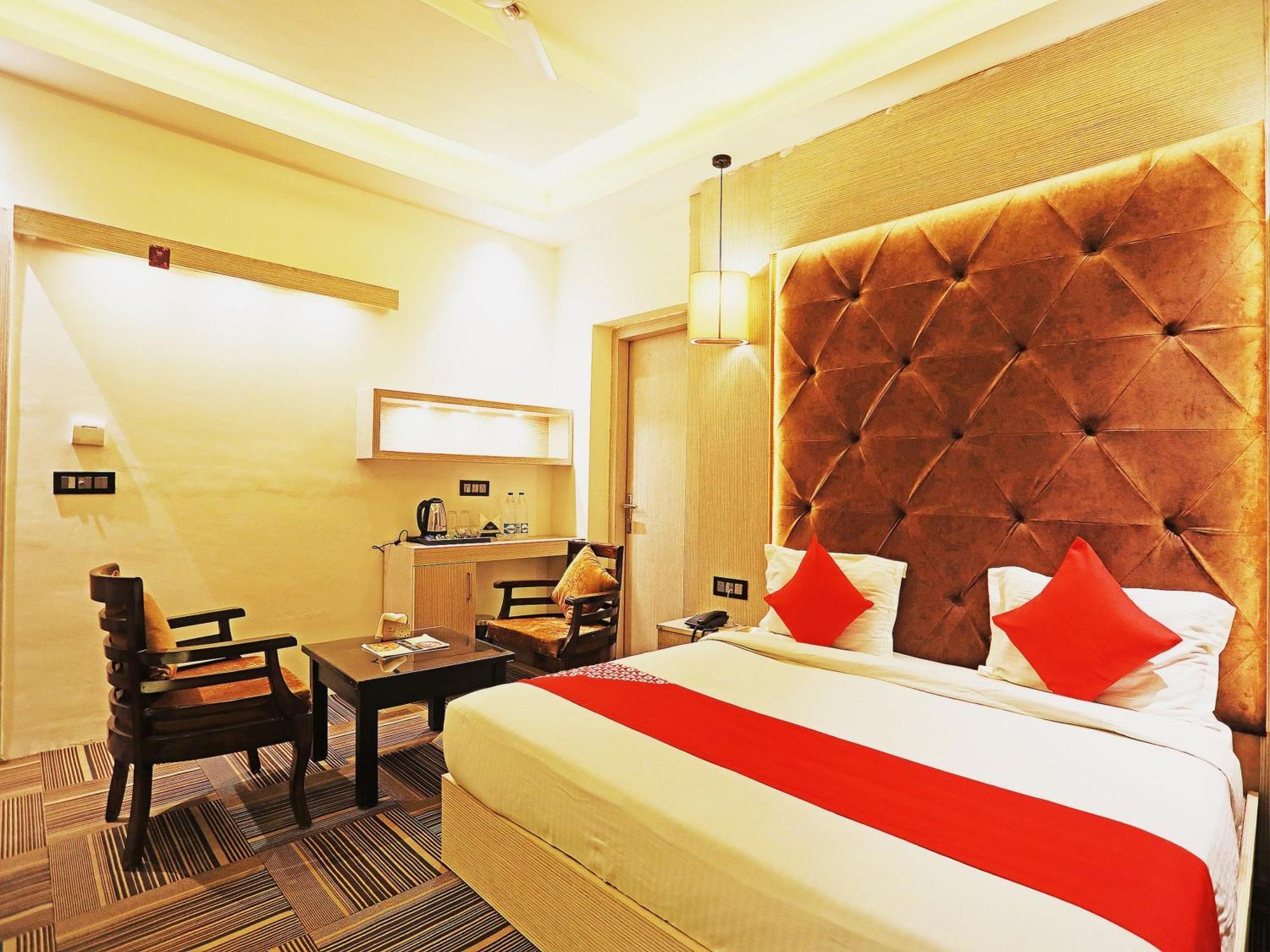 Fabhotel Ronald Inn Faridabad Bagian luar foto