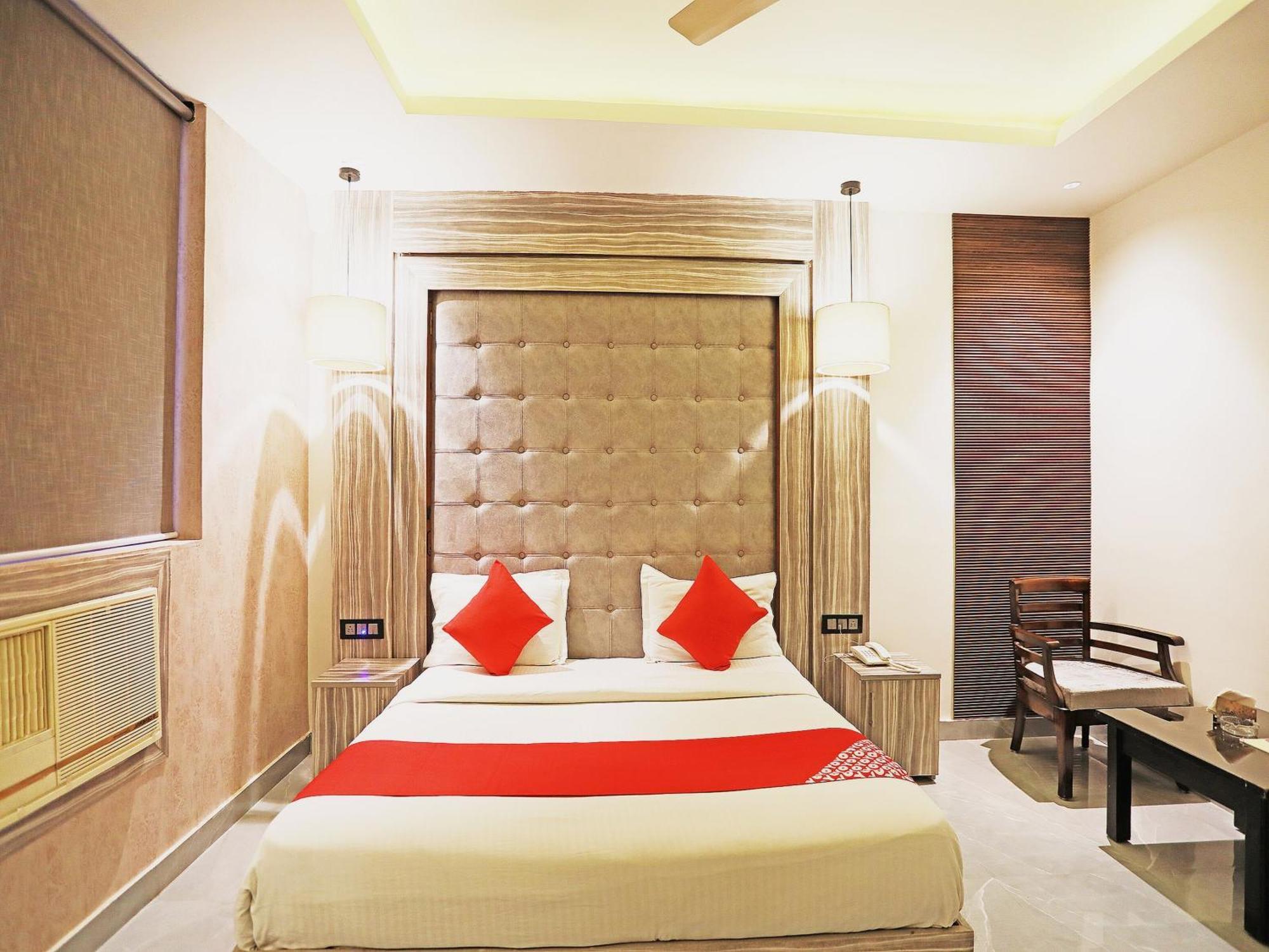 Fabhotel Ronald Inn Faridabad Bagian luar foto