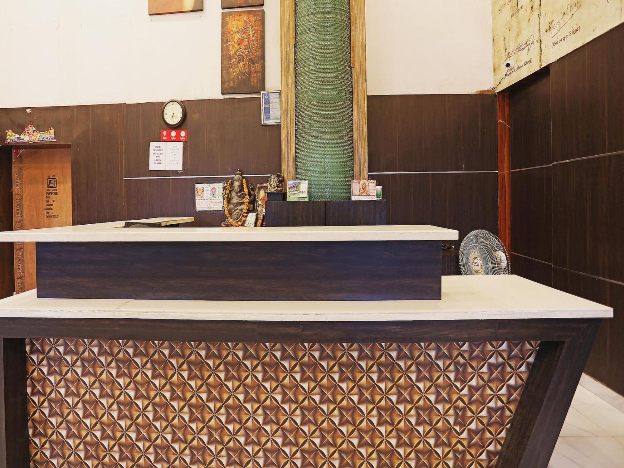 Fabhotel Ronald Inn Faridabad Bagian luar foto