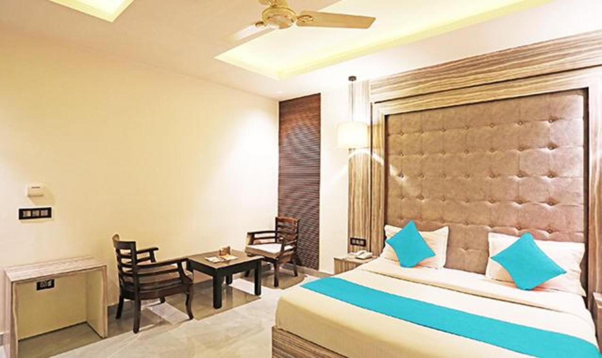 Fabhotel Ronald Inn Faridabad Bagian luar foto