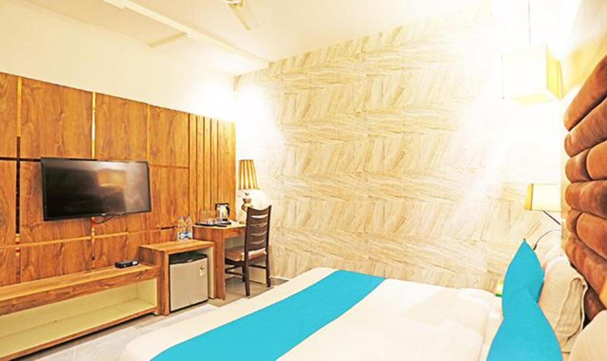 Fabhotel Ronald Inn Faridabad Bagian luar foto