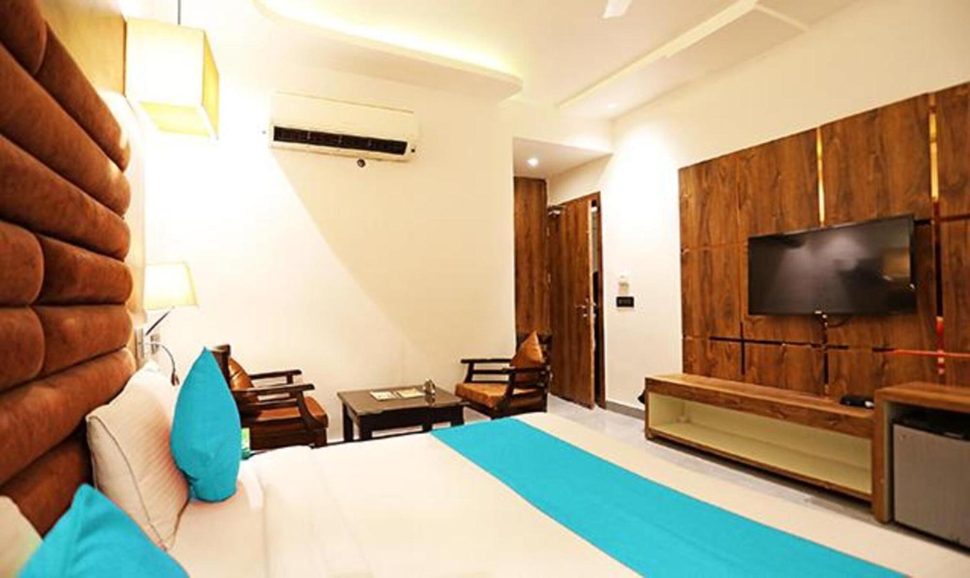 Fabhotel Ronald Inn Faridabad Bagian luar foto